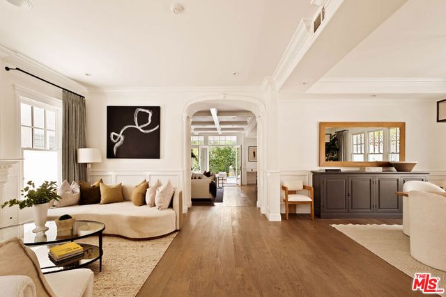 867 Wellesley Avenue, Los Angeles, CA 90049