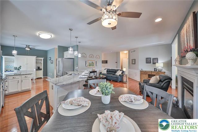 134 Glenmoor Circle South, Palmer Twp, PA 18045