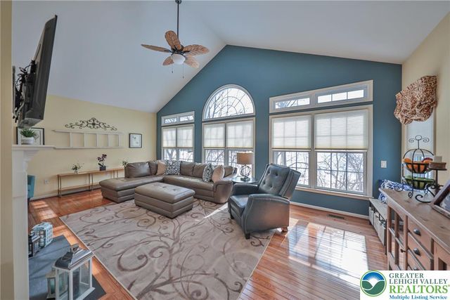 134 Glenmoor Circle South, Palmer Twp, PA 18045