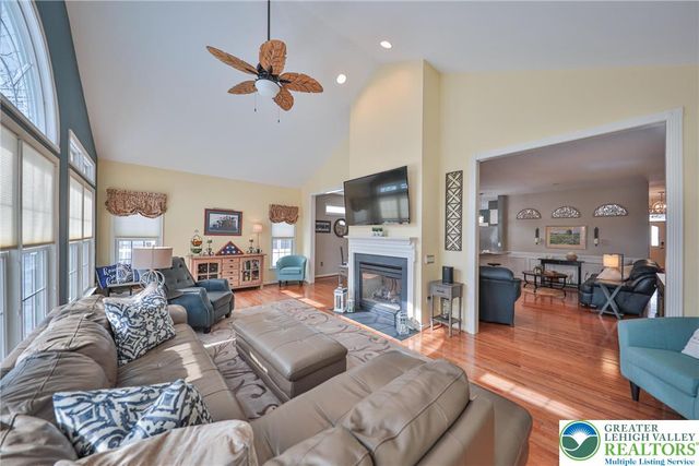 134 Glenmoor Circle South, Palmer Twp, PA 18045