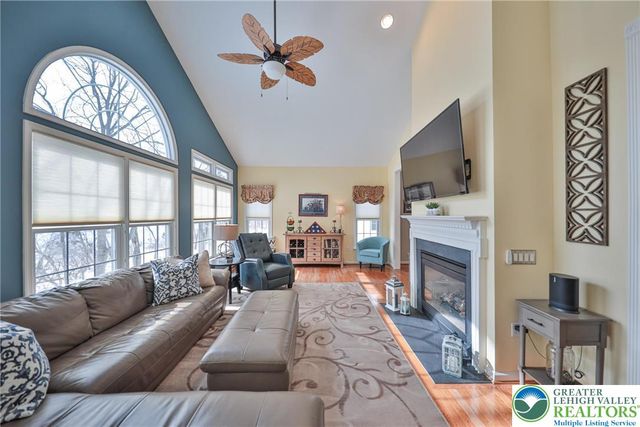 134 Glenmoor Circle South, Palmer Twp, PA 18045