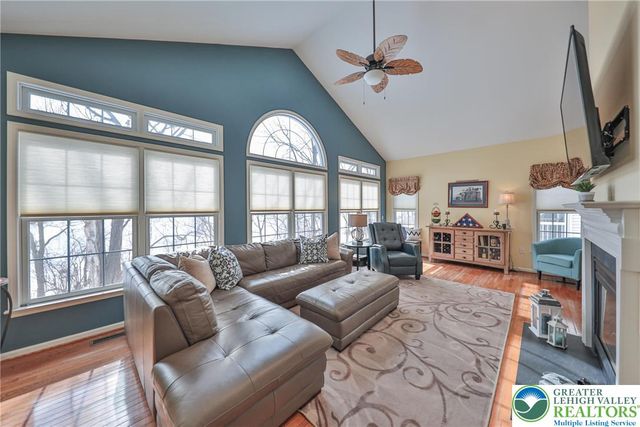 134 Glenmoor Circle South, Palmer Twp, PA 18045