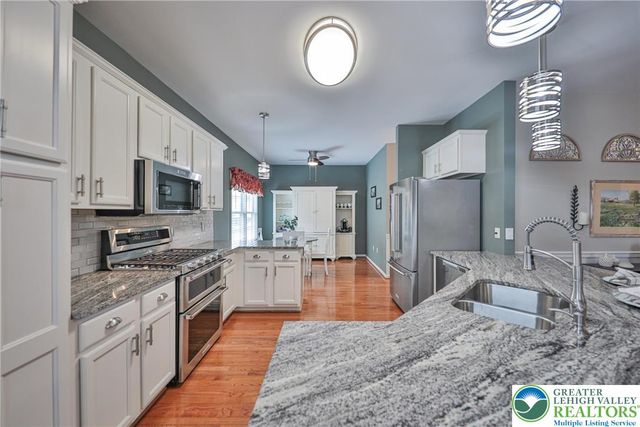 134 Glenmoor Circle South, Palmer Twp, PA 18045