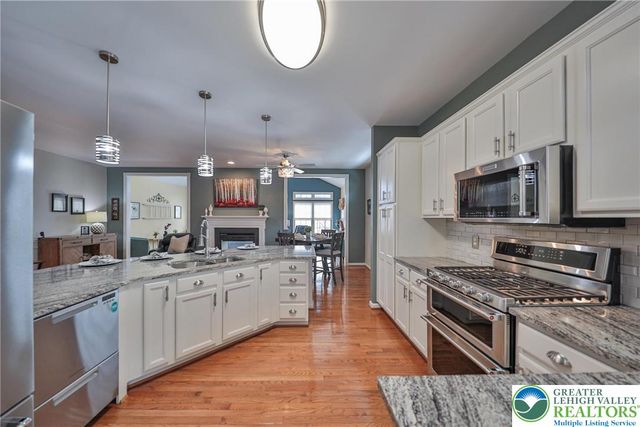 134 Glenmoor Circle South, Palmer Twp, PA 18045