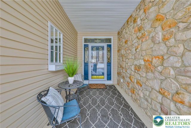 134 Glenmoor Circle South, Palmer Twp, PA 18045