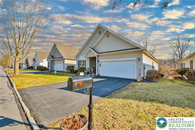 134 Glenmoor Circle South, Palmer Twp, PA 18045