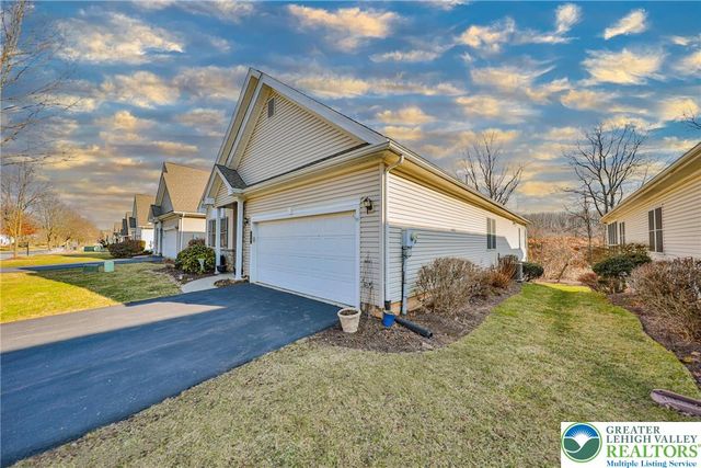 134 Glenmoor Circle South, Palmer Twp, PA 18045