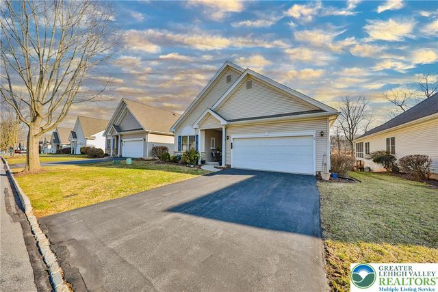 134 Glenmoor Circle South, Palmer Twp, PA 18045