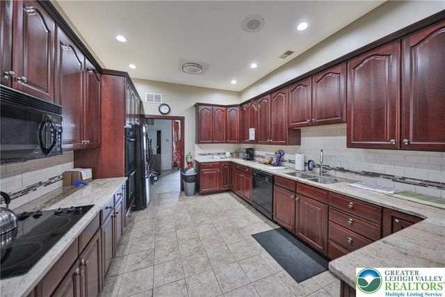 134 Glenmoor Circle South, Palmer Twp, PA 18045