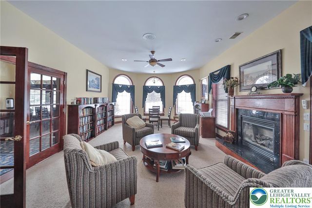 134 Glenmoor Circle South, Palmer Twp, PA 18045