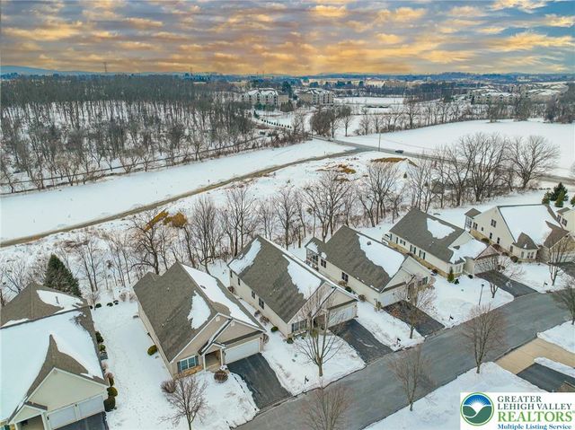 134 Glenmoor Circle South, Palmer Twp, PA 18045