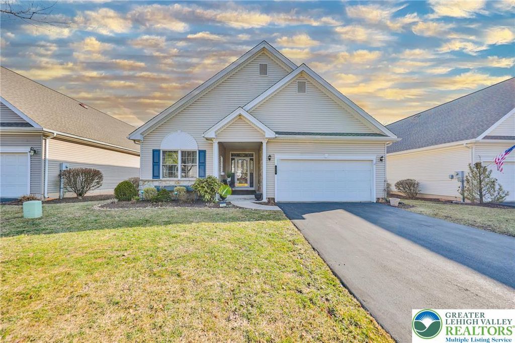 134 Glenmoor Circle South, Palmer Twp, PA 18045