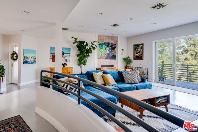 467 Canyon Vista Drive, Los Angeles, CA 90065