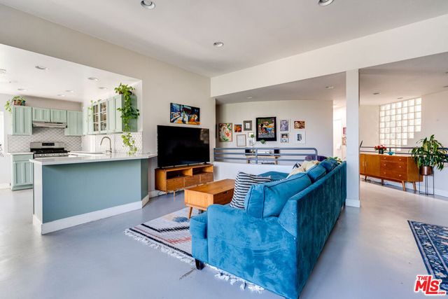 467 Canyon Vista Drive, Los Angeles, CA 90065