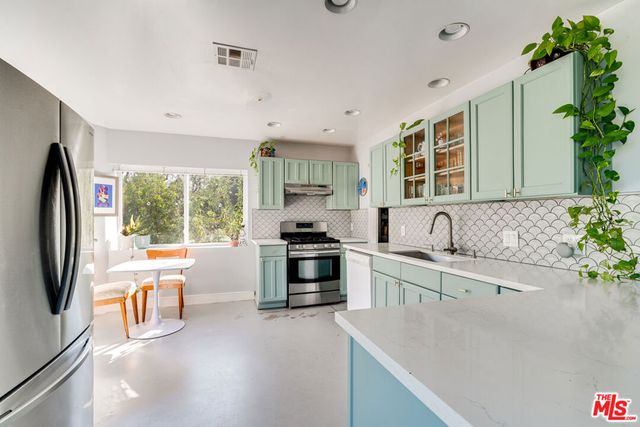 467 Canyon Vista Drive, Los Angeles, CA 90065