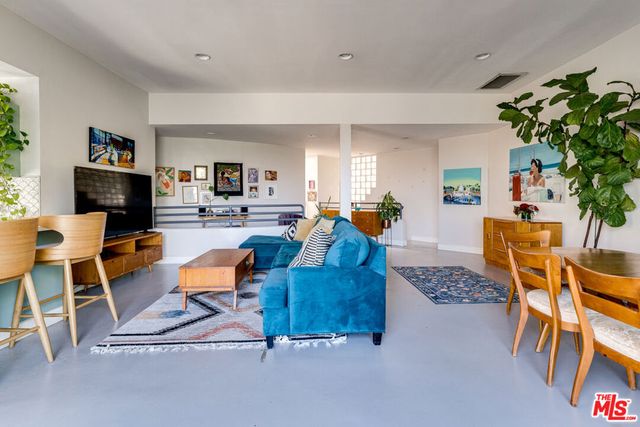 467 Canyon Vista Drive, Los Angeles, CA 90065