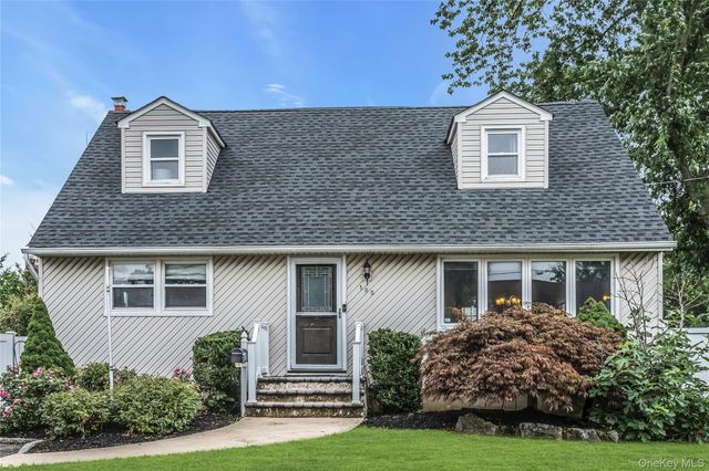 195 Nims Avenue, West Babylon, NY 11704