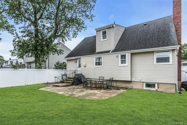 195 Nims Avenue, West Babylon, NY 11704