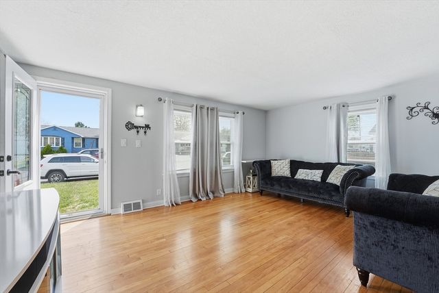 54 Shaw Park Ave, Chicopee, MA 01013