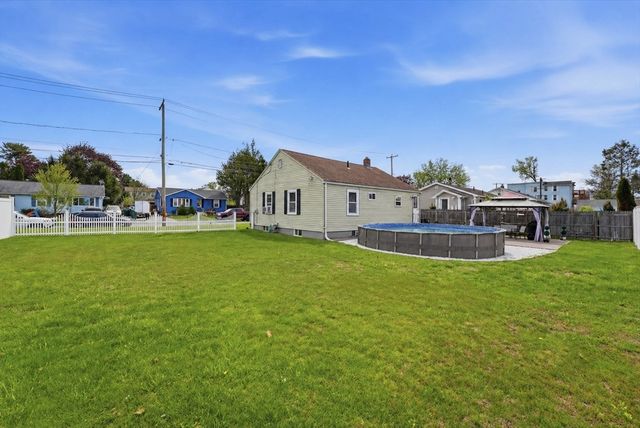 54 Shaw Park Ave, Chicopee, MA 01013