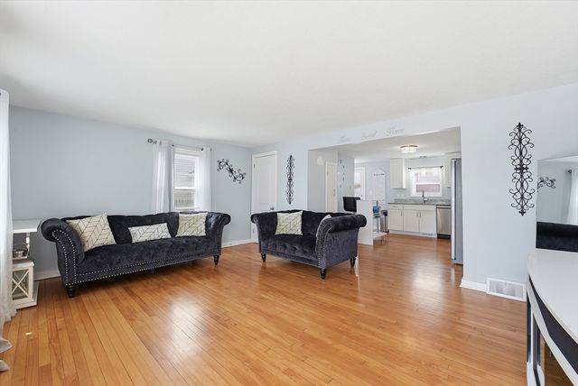 54 Shaw Park Ave, Chicopee, MA 01013