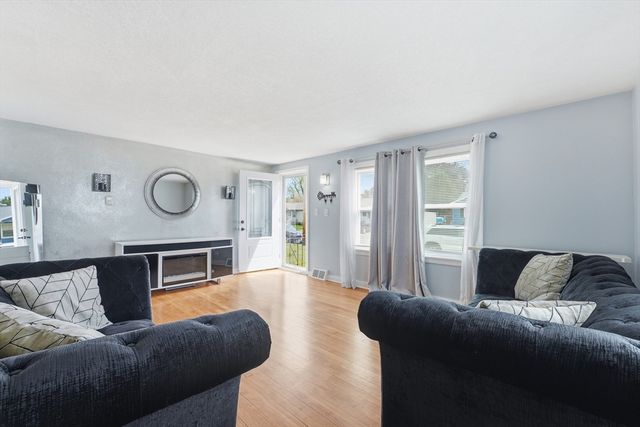 54 Shaw Park Ave, Chicopee, MA 01013