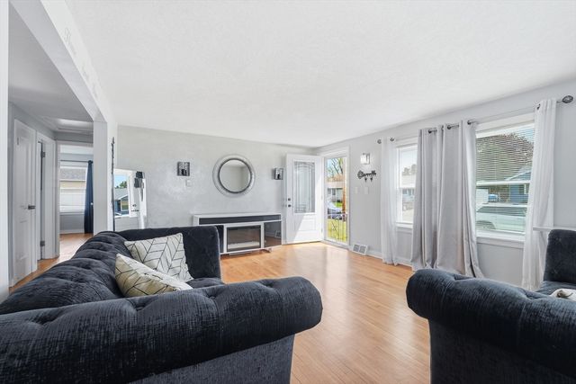 54 Shaw Park Ave, Chicopee, MA 01013
