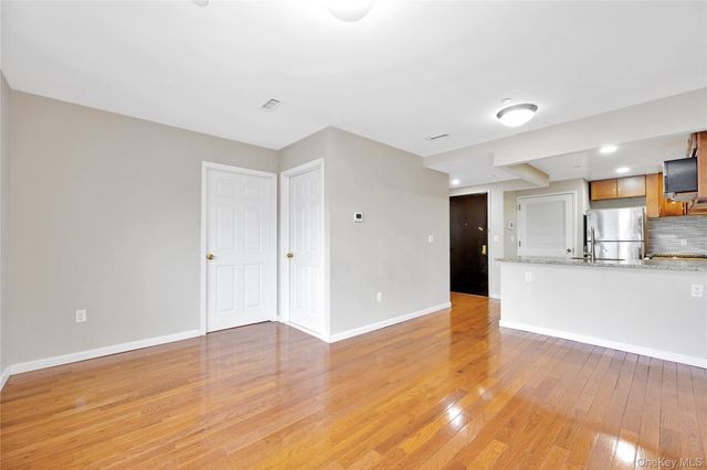 172-18 Jamaica Avenue 5D, Jamaica, NY 11432