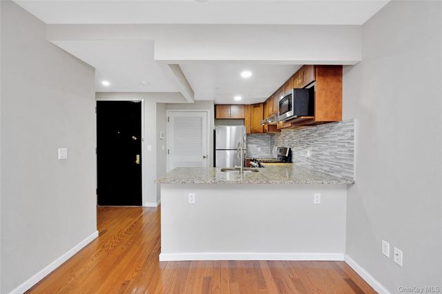 172-18 Jamaica Avenue 5D, Jamaica, NY 11432
