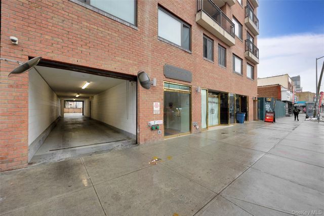 172-18 Jamaica Avenue 5D, Jamaica, NY 11432