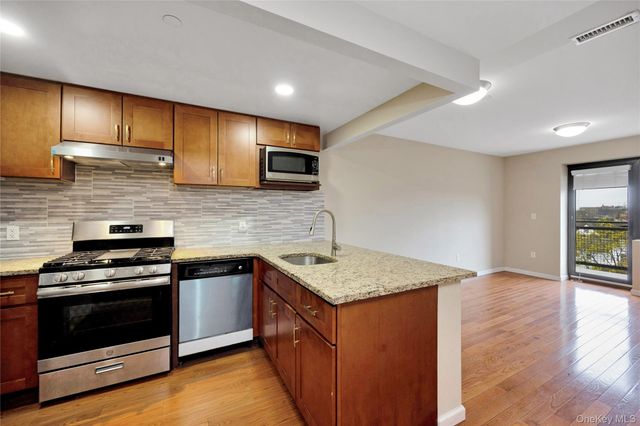 172-18 Jamaica Avenue 5D, Jamaica, NY 11432