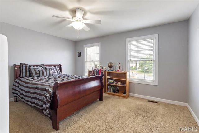 28 Twinleaf Court, St Peters, MO 63376