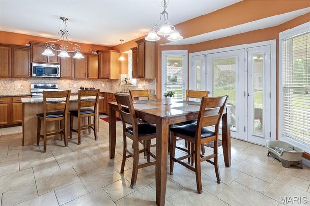 28 Twinleaf Court, St Peters, MO 63376