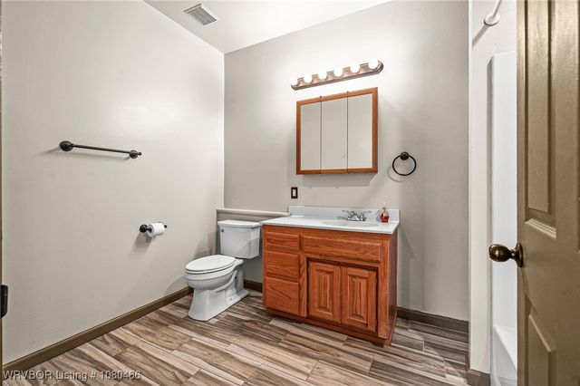 516 Loop West, Roland, OK 74954