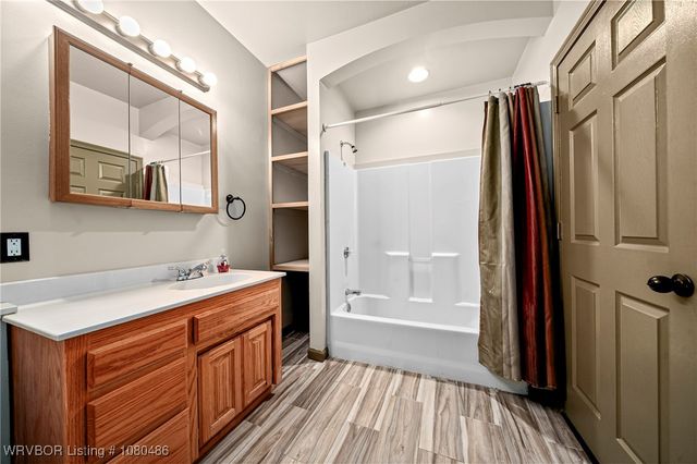 516 Loop West, Roland, OK 74954
