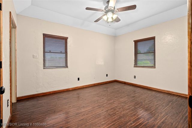 516 Loop West, Roland, OK 74954