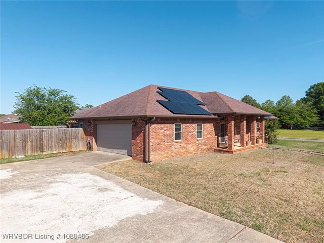 516 Loop West, Roland, OK 74954