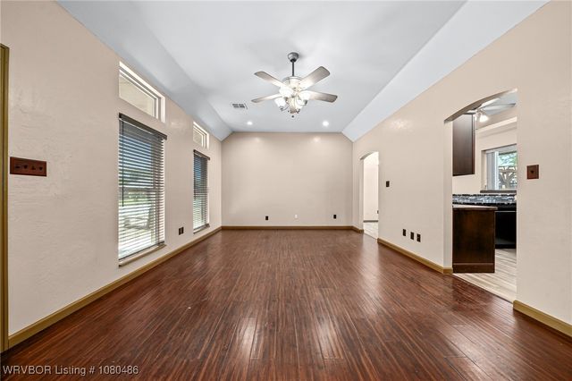 516 Loop West, Roland, OK 74954