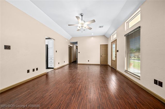 516 Loop West, Roland, OK 74954
