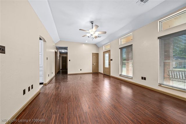 516 Loop West, Roland, OK 74954