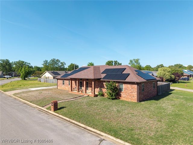 516 Loop West, Roland, OK 74954