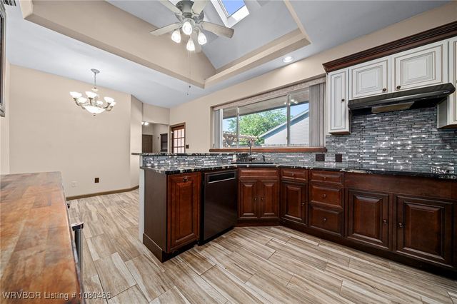 516 Loop West, Roland, OK 74954