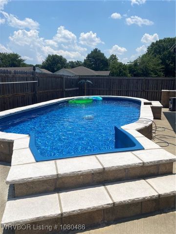 516 Loop West, Roland, OK 74954