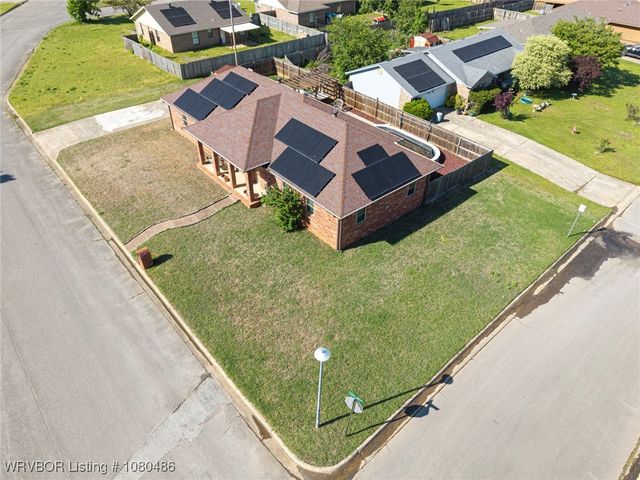 516 Loop West, Roland, OK 74954