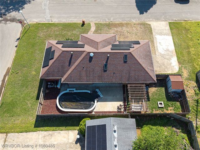 516 Loop West, Roland, OK 74954