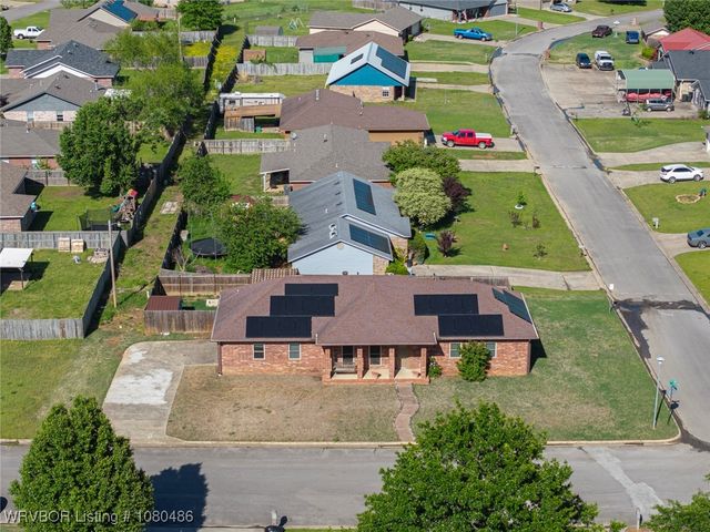516 Loop West, Roland, OK 74954
