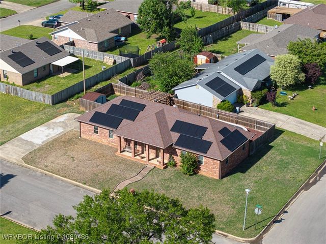 516 Loop West, Roland, OK 74954