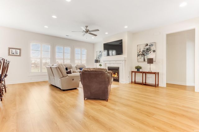 5484 Abbe Wood Drive, Newburgh, IN 47630