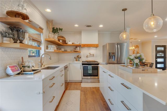 3700 Tanglewood Drive, Bryan, TX 77802