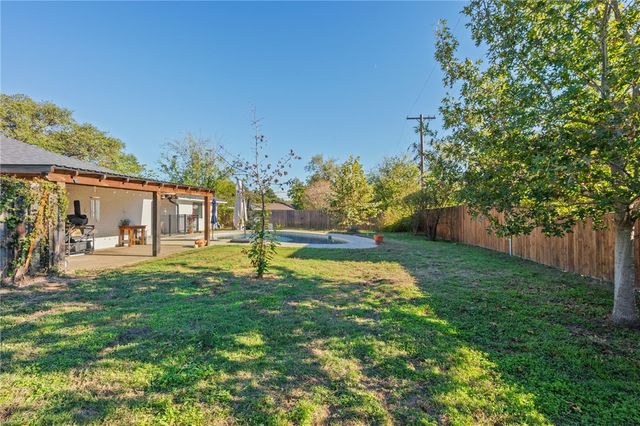 3700 Tanglewood Drive, Bryan, TX 77802